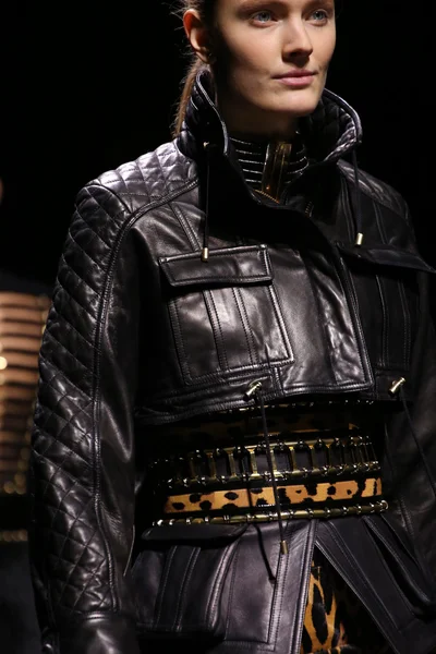 Look 25